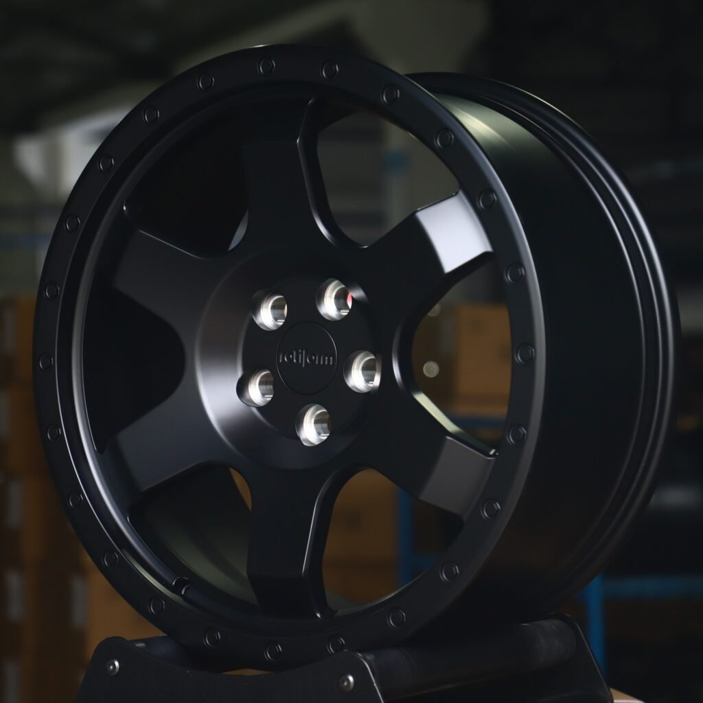 Toyota 4Runner wheels – Rotiform Gloss Black Exposed Bolt Detail, angled view