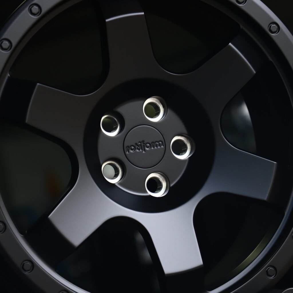 Chevrolet Silverado 1500 wheels – Rotiform Gloss Black Exposed Bolt Detail, lip and barrel detail