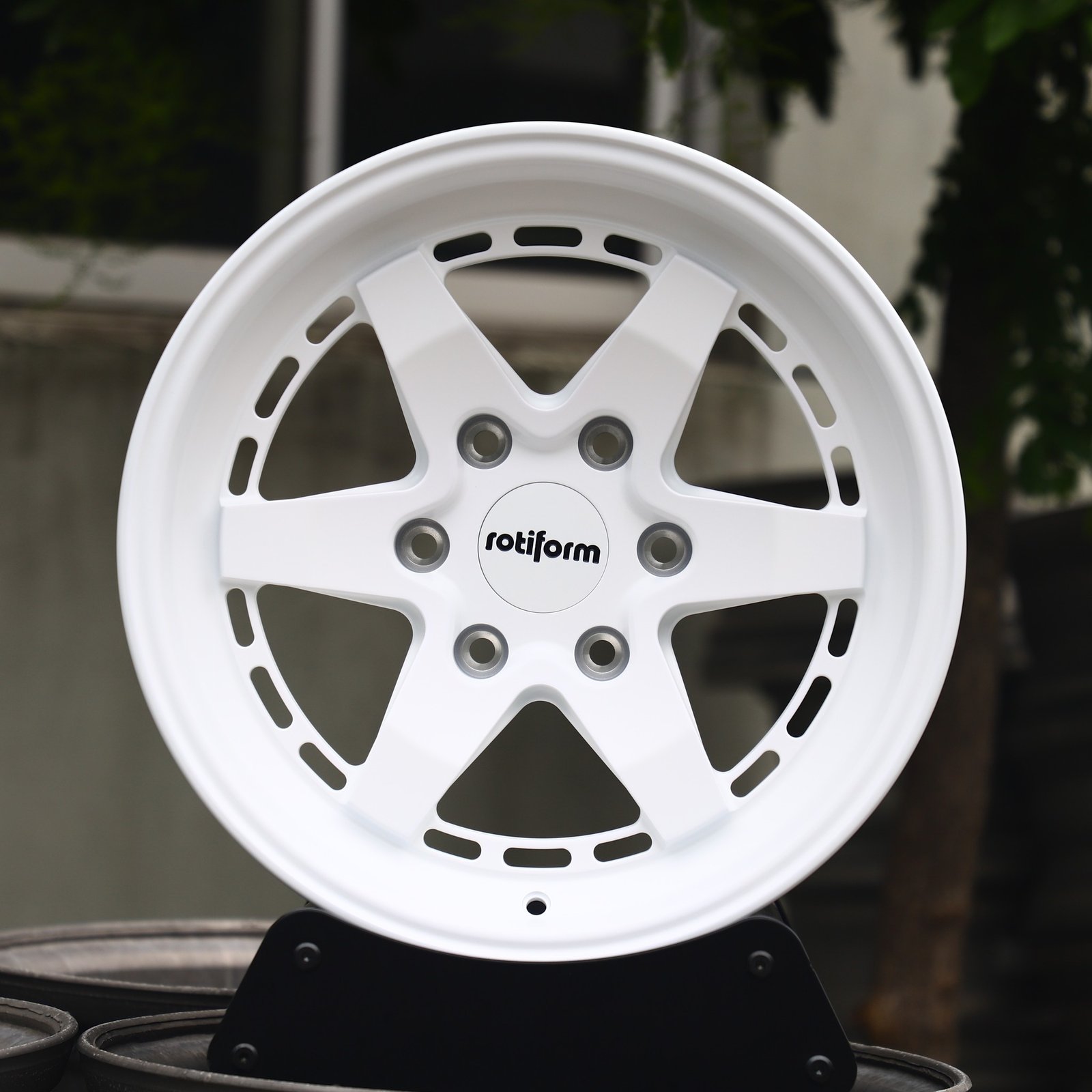 Toyota Tacoma wheels – Gloss White Deep Lip (Rotiform SIX-Style), front view
