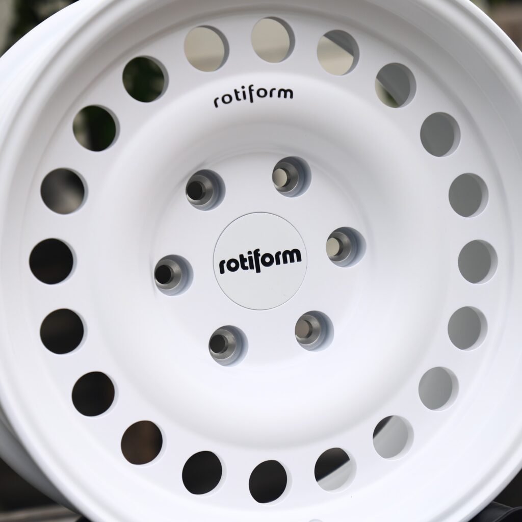 Chevrolet Silverado 1500 wheels – Rotiform Gloss White Full-Face Deep Lip, lip and barrel detail
