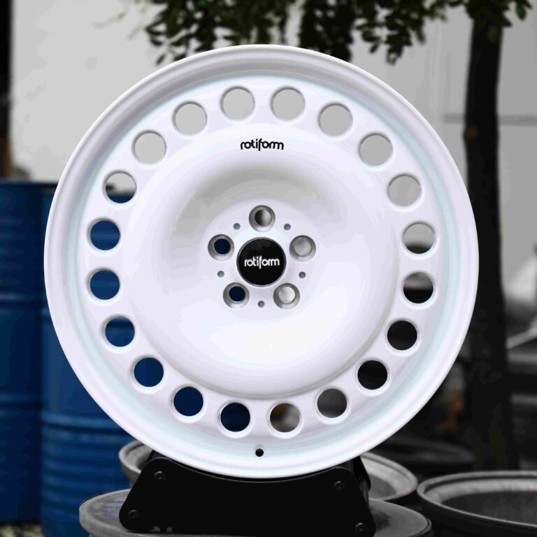 Volkswagen Golf GTI wheels – Rotiform Gloss White Full-Face, front view