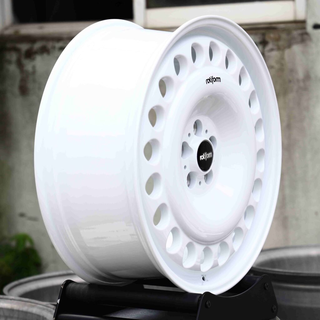 5x112 wheels – Rotiform Gloss White Full-Face, side view