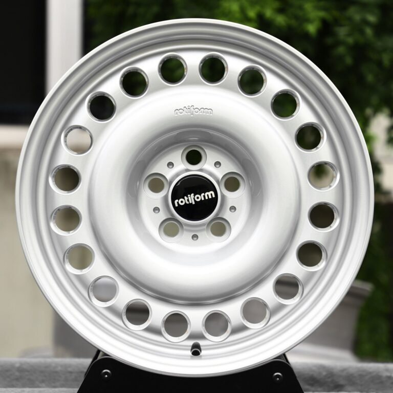 Volkswagen Golf GTI wheels – Rotiform Silver / Bright Silver Full-Face, front view