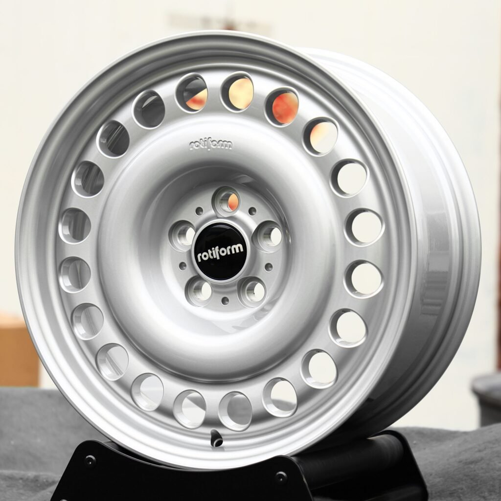 Audi RS3 wheels – Rotiform Silver / Bright Silver Full-Face, angled view