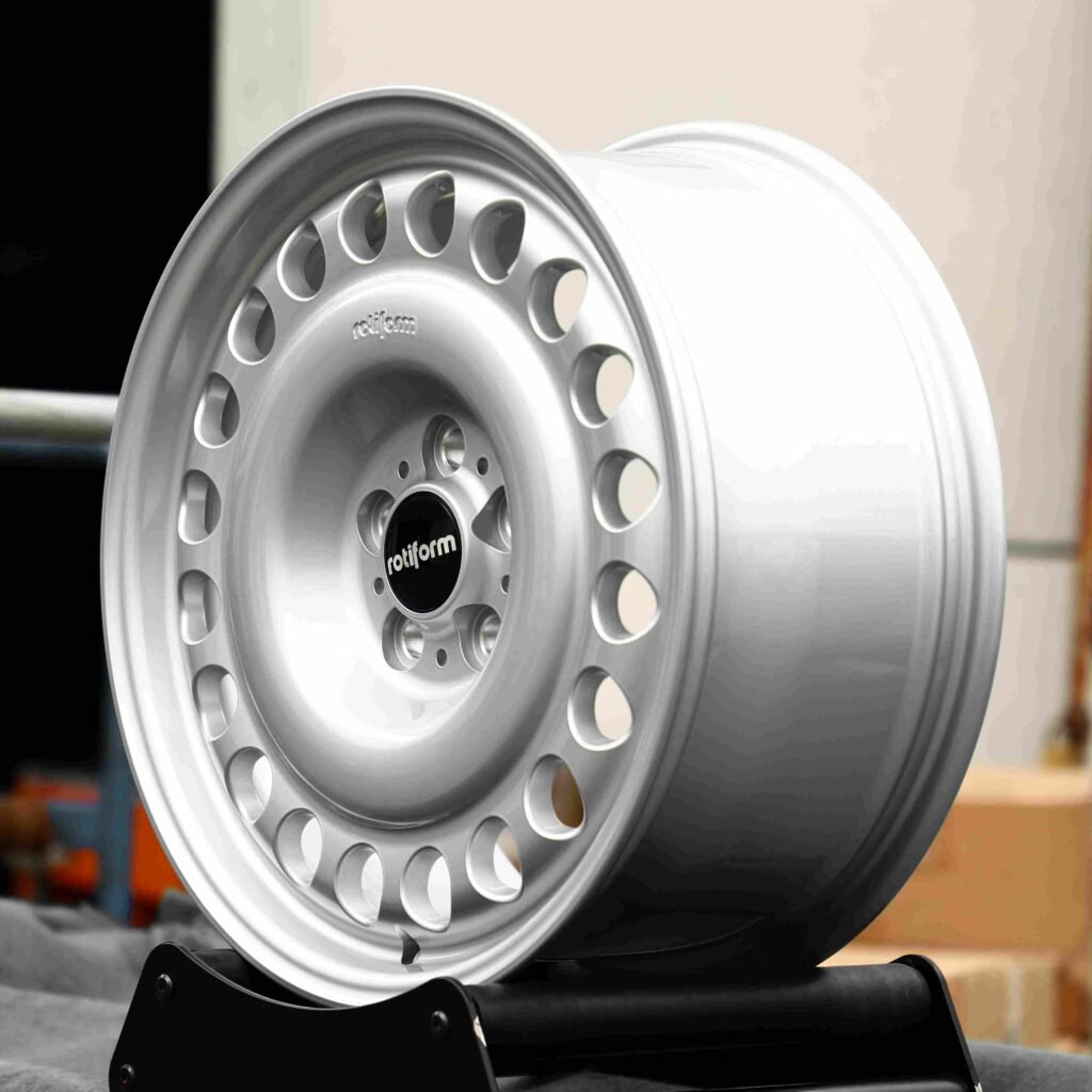 5x112 wheels – Rotiform Silver / Bright Silver Full-Face, side view