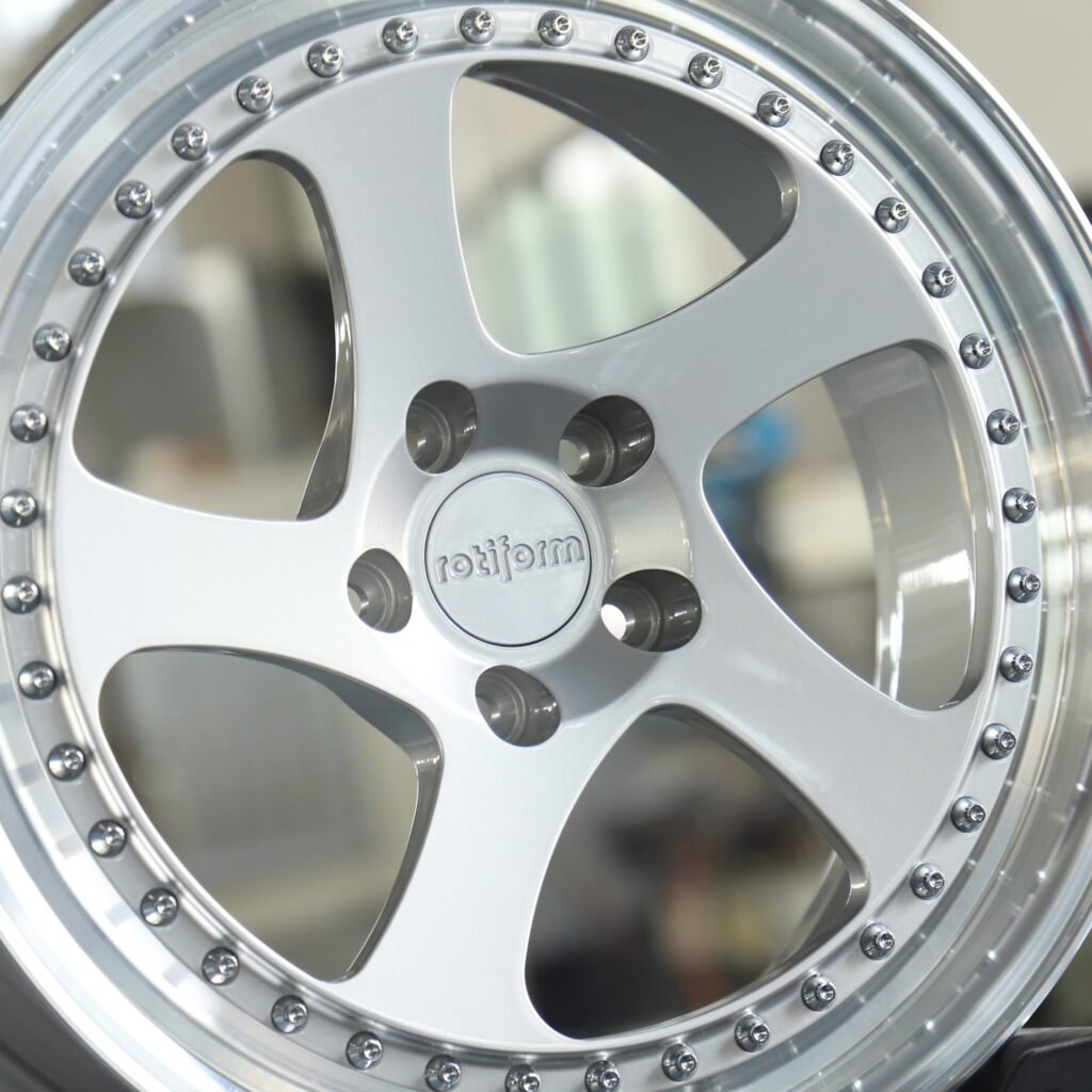 Toyota GR Supra wheels – Rotiform Silver Faux 2-Piece 5-Spoke Deep Lip, lip and barrel detail