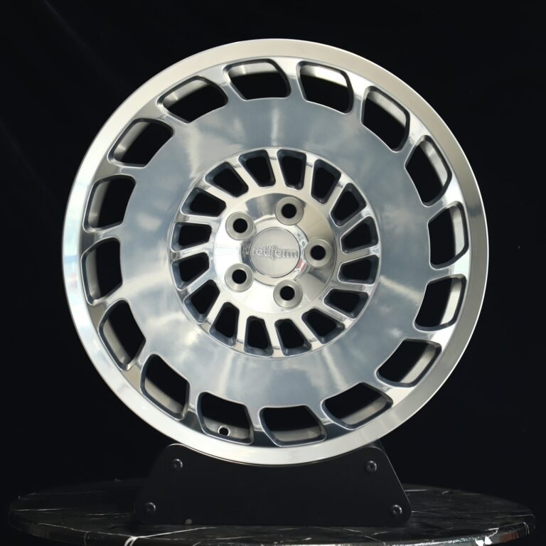 Rotiform-Style CCV Silver Forged Wheels – Volkswagen Golf GTI / Audi RS3, front view