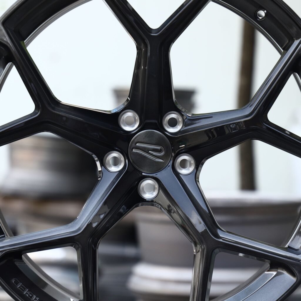 BMW M4 F82 wheels – Gloss Black 5-Spoke (Rotiform-Style), lip and barrel detail