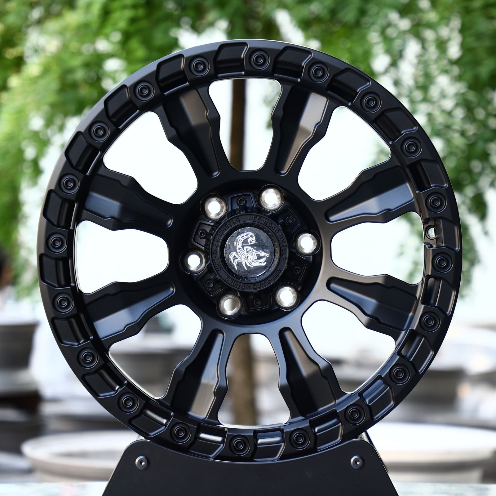 Toyota 4Runner wheels – Scorpion Gloss Black Exposed Bolt Detail, front view