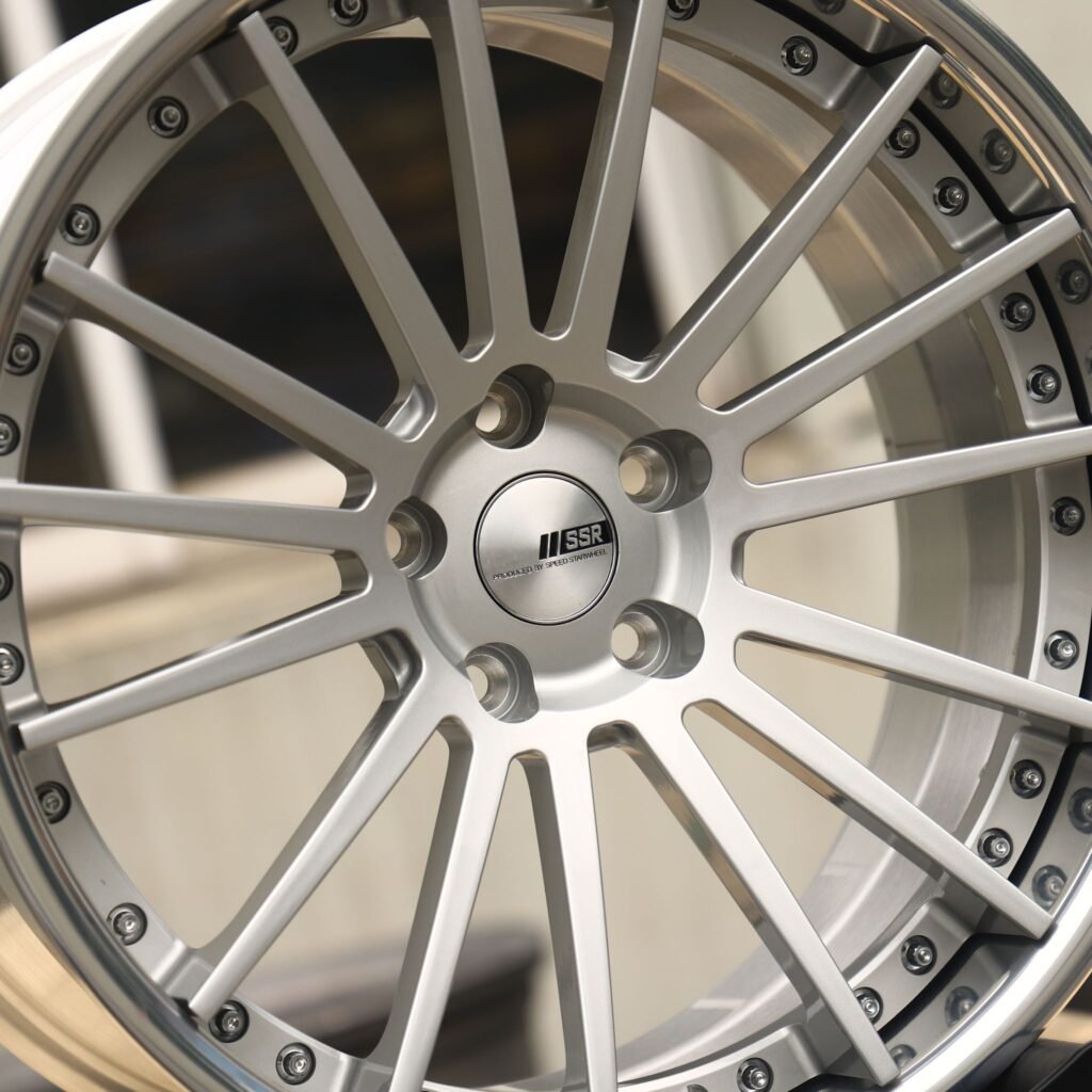 Audi A4 B9 wheels – Silver 2-Piece, lip and barrel detail