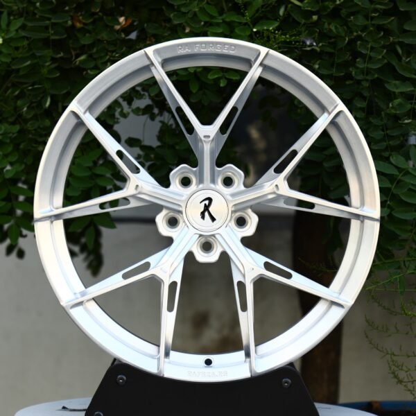 Audi A6 wheels – Silver 5 Y-Spoke Side-Milled, front view