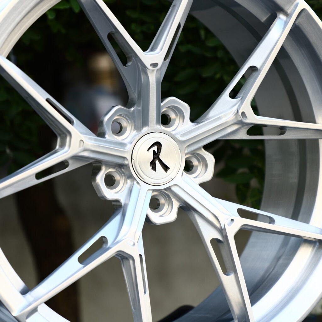 Audi A4 B9 wheels – Silver 5 Y-Spoke Side-Milled, lip and barrel detail