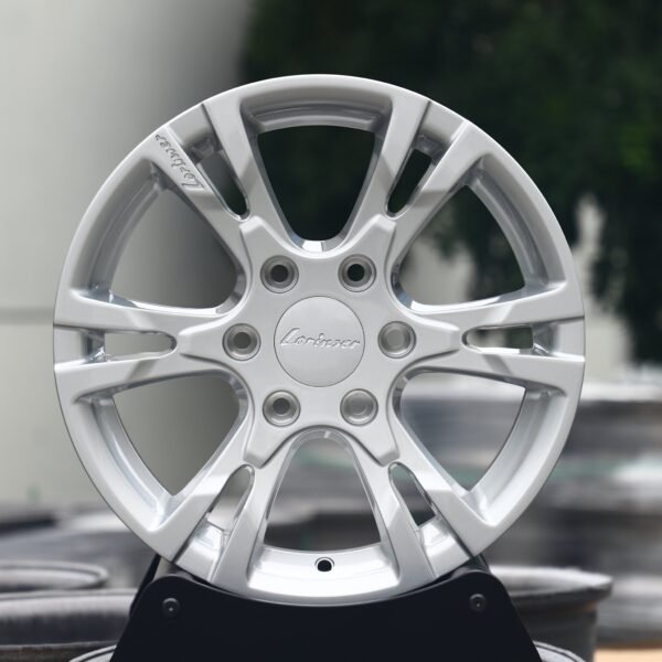Toyota 4Runner wheels – Silver / Bright Silver Custom, front view