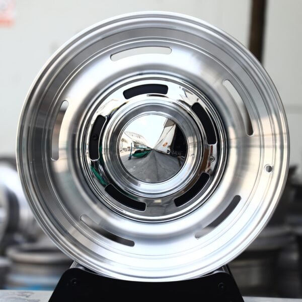 Jeep Wrangler wheels – Silver / Chrome Slotted Dish, front view