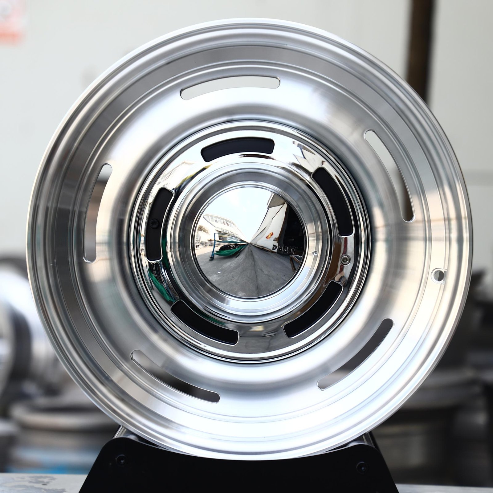 Jeep Wrangler wheels – Silver / Chrome Slotted Dish, front view
