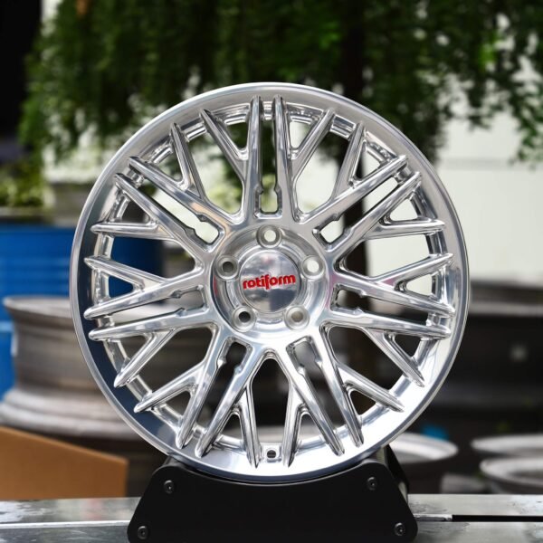 Audi A6 wheels – Silver Custom (Rotiform-Style), front view