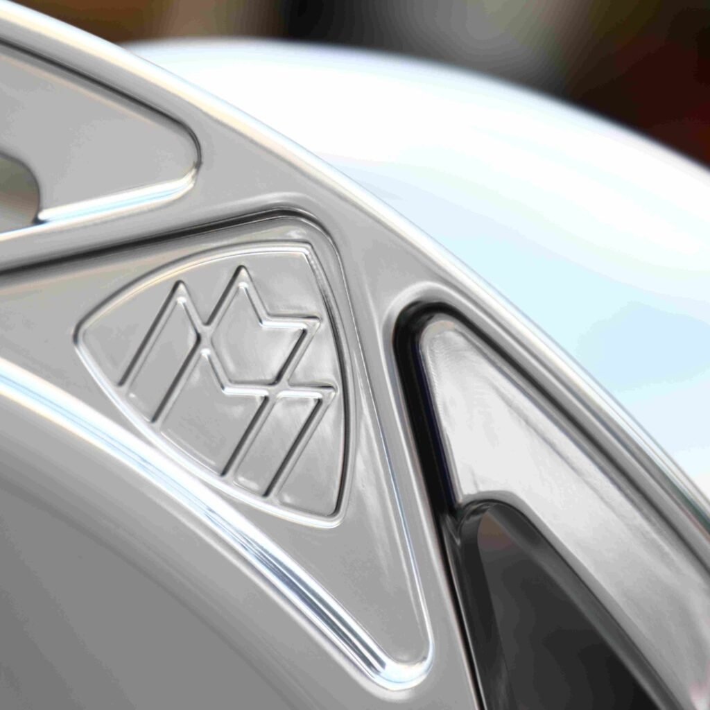 Mercedes-Benz E-Class W213 wheels – Silver Full-Face (Maybach-Style), lip and barrel detail