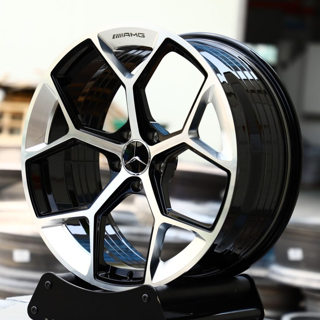 Audi RS5 wheels – Silver / Gloss Black 5 Y-Spoke Machined Face, angled view