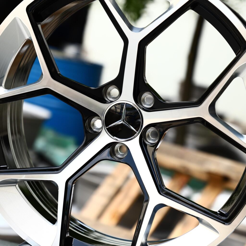 Audi A4 B9 wheels – Silver / Gloss Black 5 Y-Spoke Machined Face, lip and barrel detail