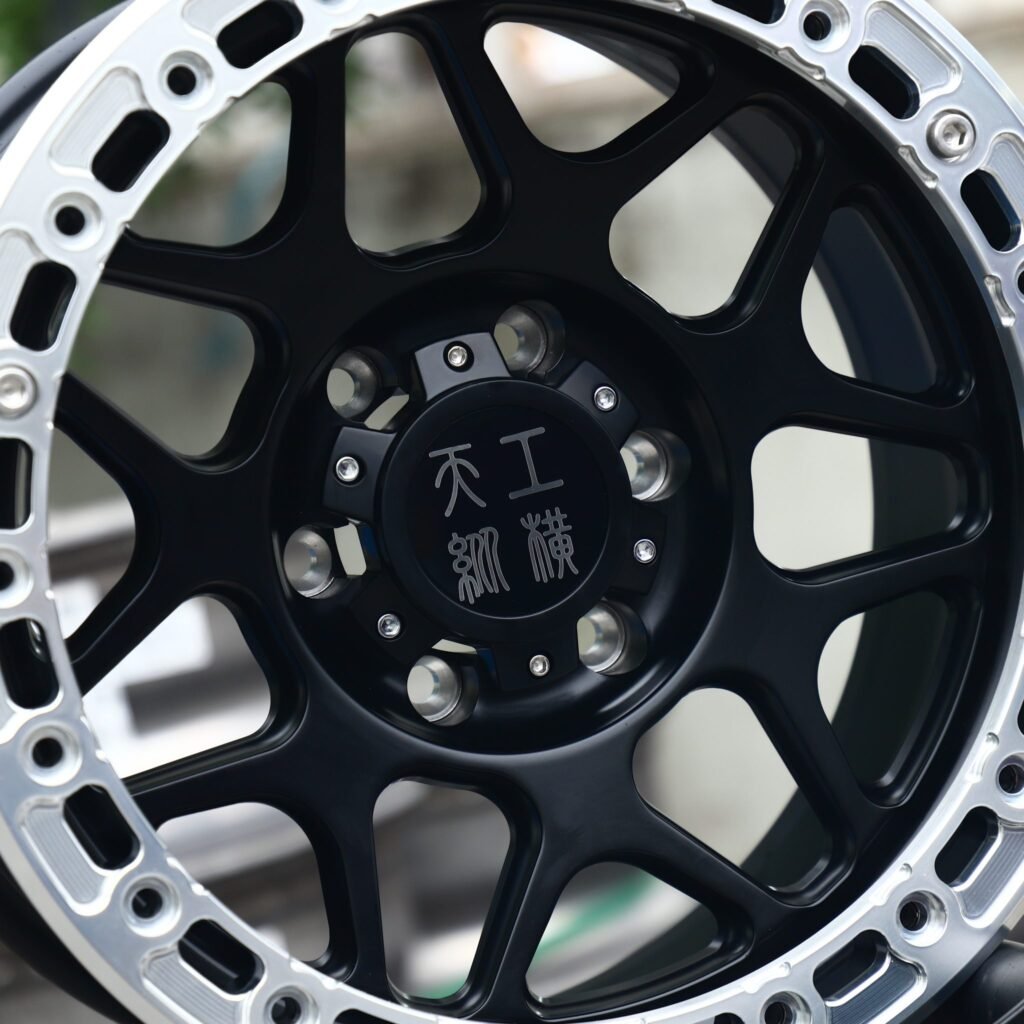 Chevrolet Silverado 1500 wheels – Silver / Gloss Black Custom, lip and barrel detail