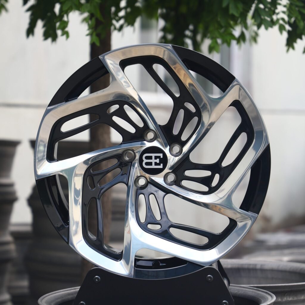 Bugatti Chiron wheels – Silver / Gloss Black Directional Machined-Face (Bugatti OEM-Style), front view
