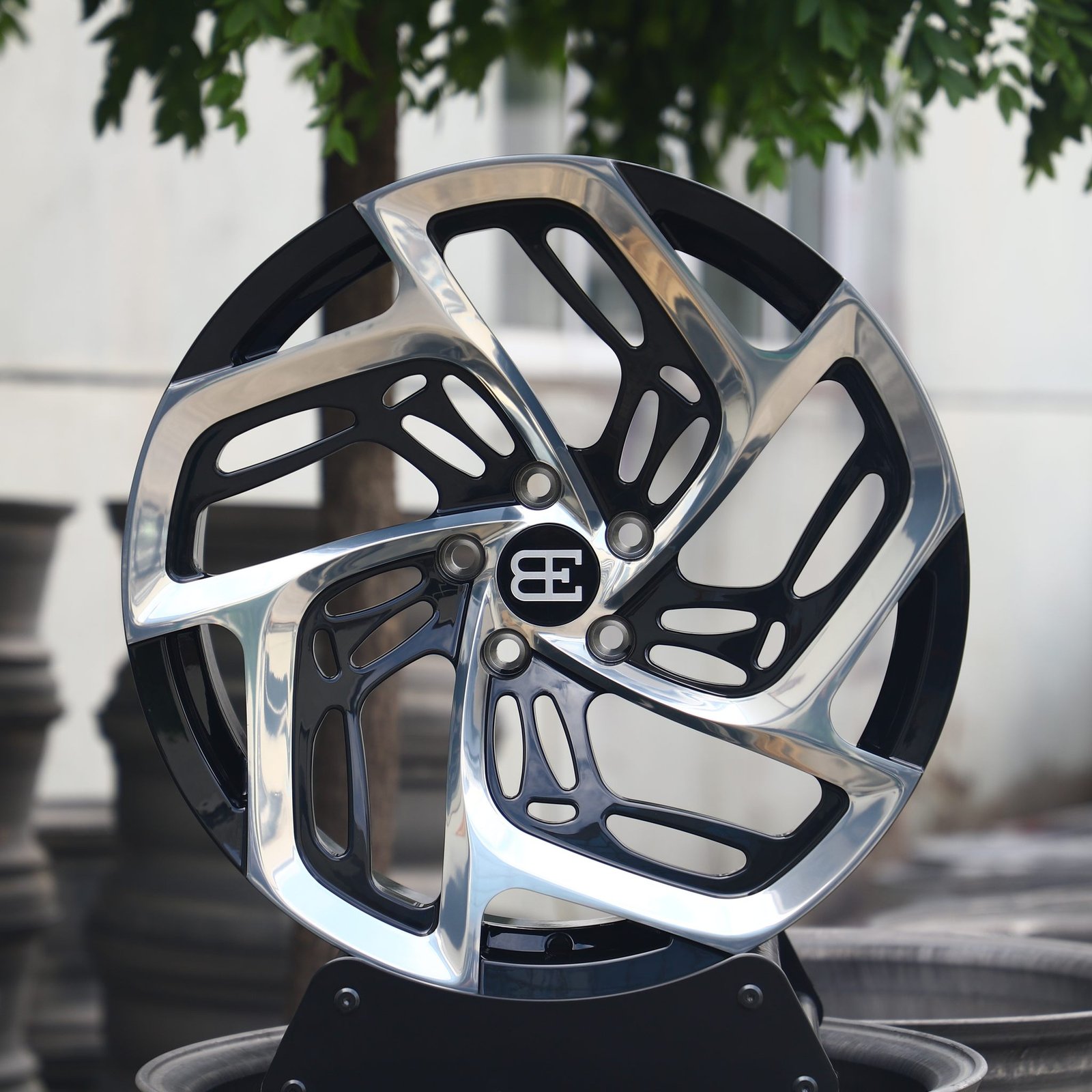 Bugatti Chiron wheels – Silver / Gloss Black Directional Machined-Face (Bugatti OEM-Style), front view