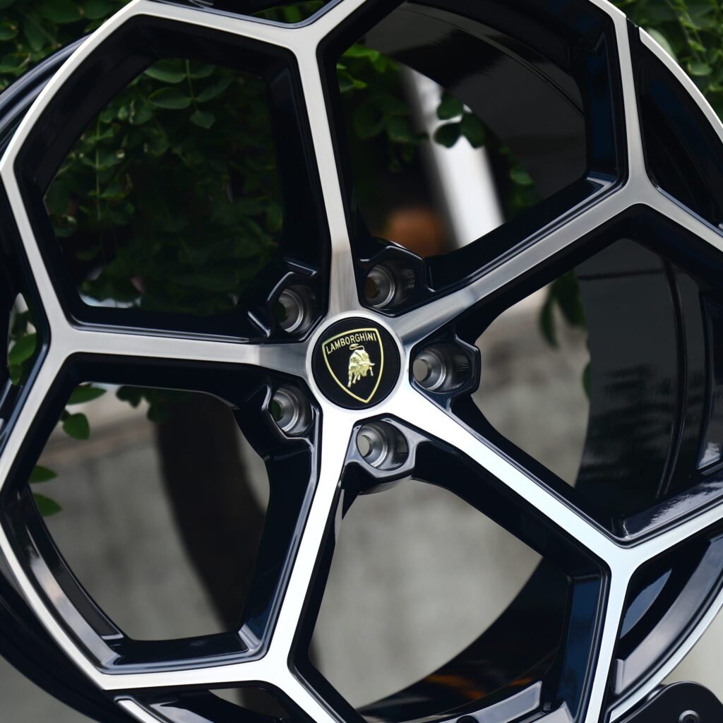 Lamborghini Huracan wheels – Silver / Gloss Black Machined Face, lip and barrel detail