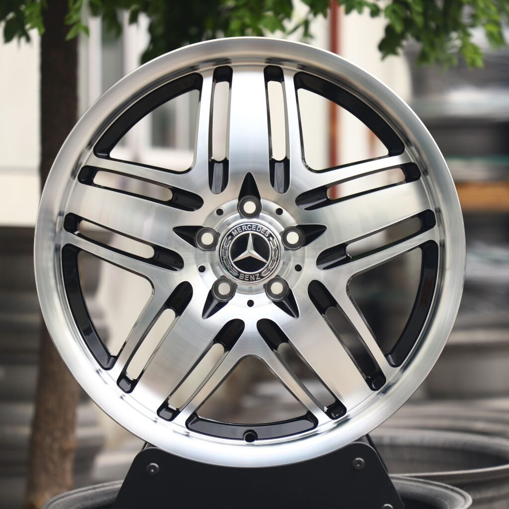 Mercedes-Benz E-Class wheels – Silver / Gloss Black Machined Face, front view