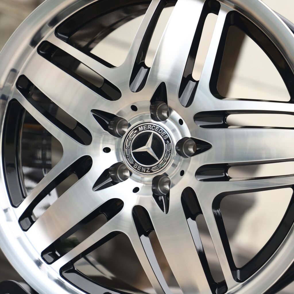 Mercedes-Benz C-Class W206 wheels – Silver / Gloss Black Machined Face, lip and barrel detail