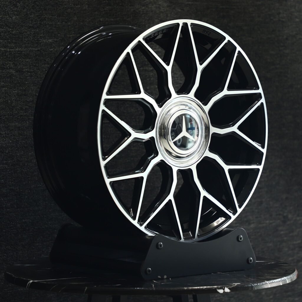 Mercedes-Benz S-Class wheels – Silver / Gloss Black Machined Face, angled view