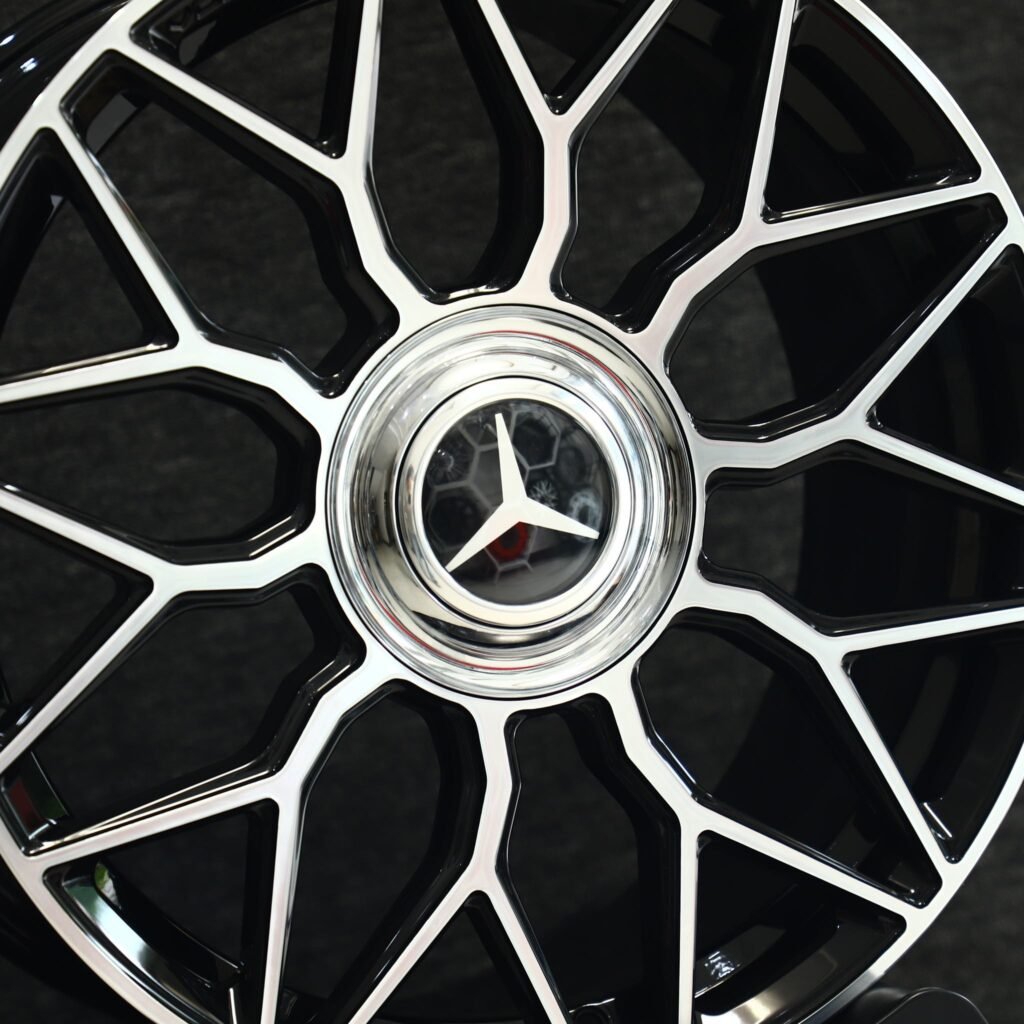 Audi Q7 wheels – Silver / Gloss Black Machined Face, lip and barrel detail