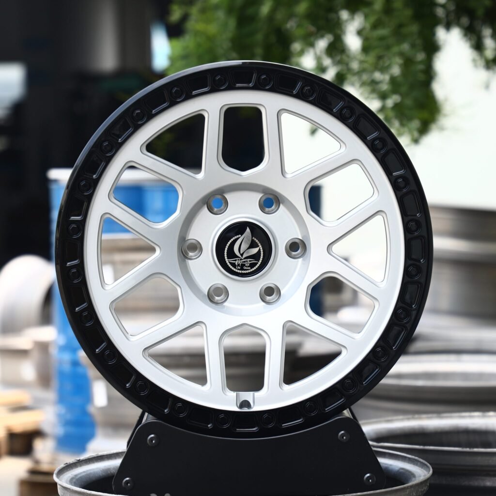 Toyota 4Runner wheels – Silver / Gloss White / Gloss Black Exposed Bolt Detail, front view