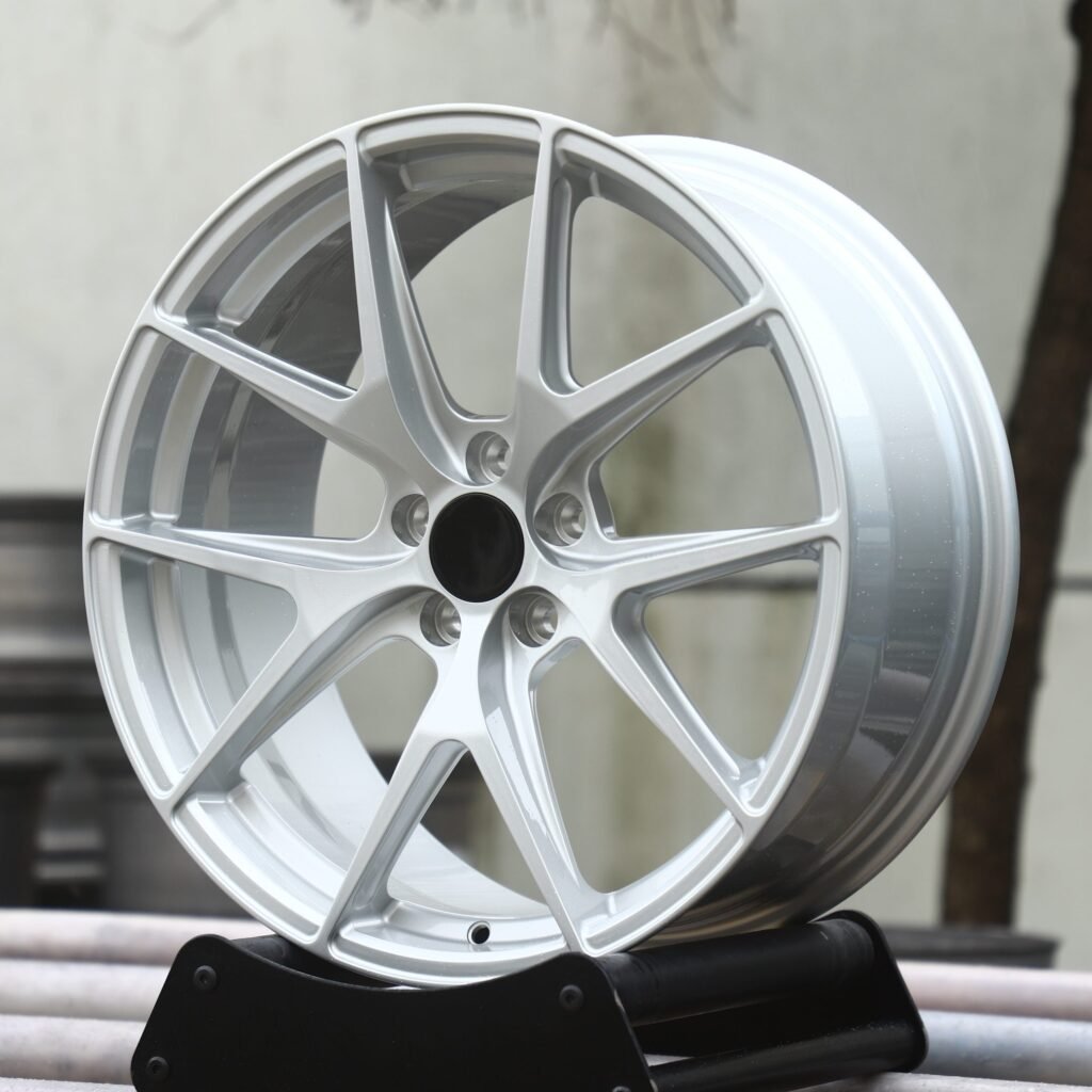 BMW 3 Series F30 wheels – Silver / Gray / Bright Silver 5 Y-Spoke, angled view