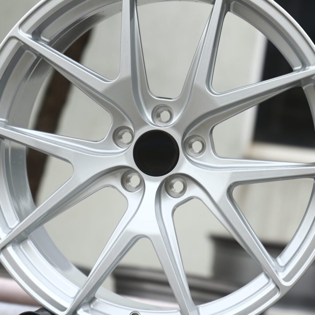 BMW M3 F80 wheels – Silver / Gray / Bright Silver 5 Y-Spoke, lip and barrel detail