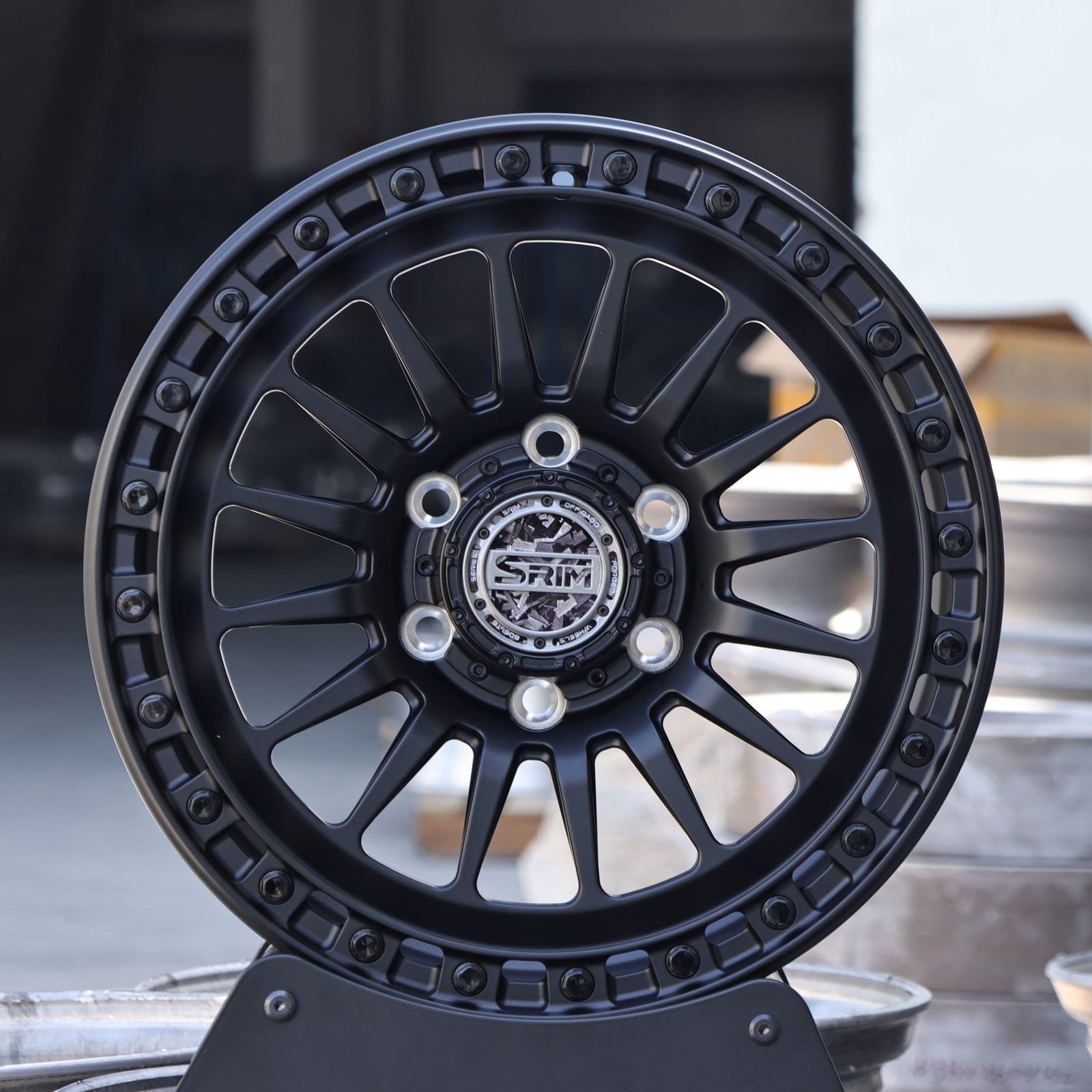 Toyota 4Runner wheels – SRIM Custom Finish Exposed Bolt Detail, front view