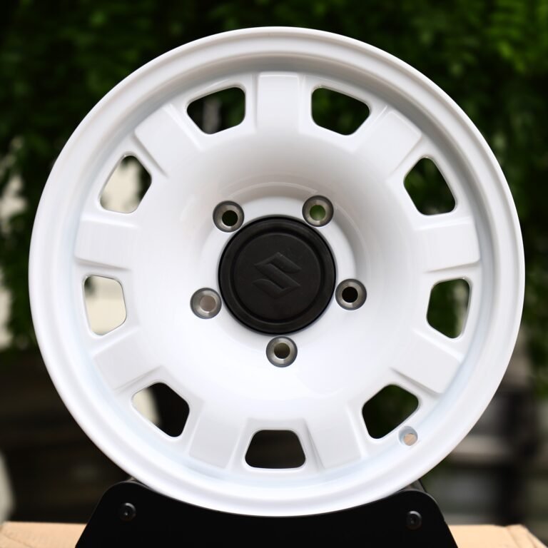 Toyota 4Runner wheels – Gloss White Full-Face, front view
