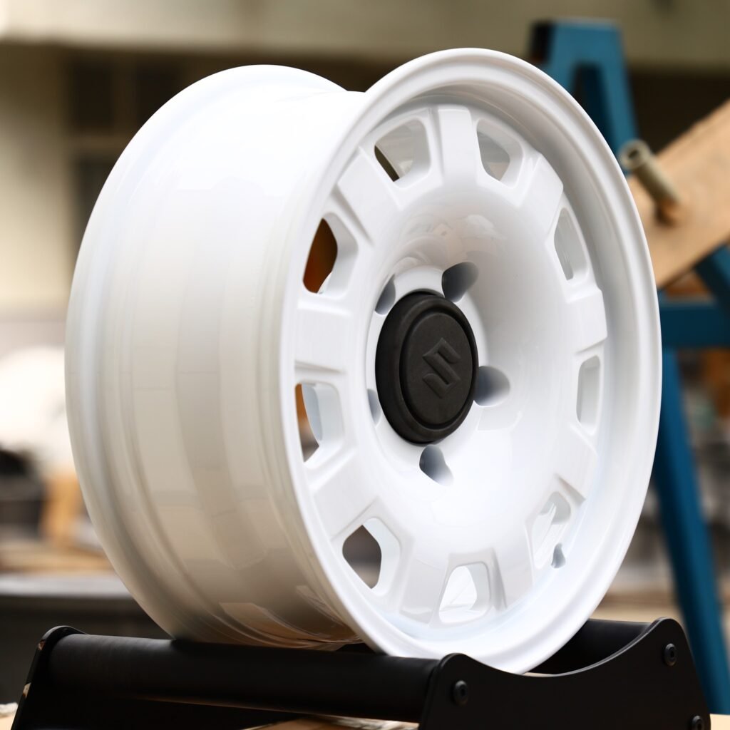 Suzuki Jimny wheels – Gloss White Full-Face (Suzuki OEM-Style), angled view