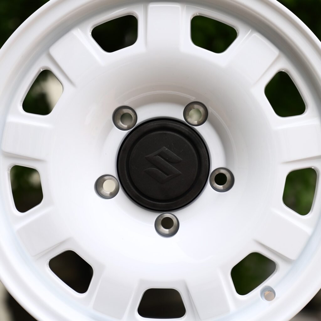 5x139.7 wheels – Gloss White Full-Face (Suzuki OEM-Style), side view
