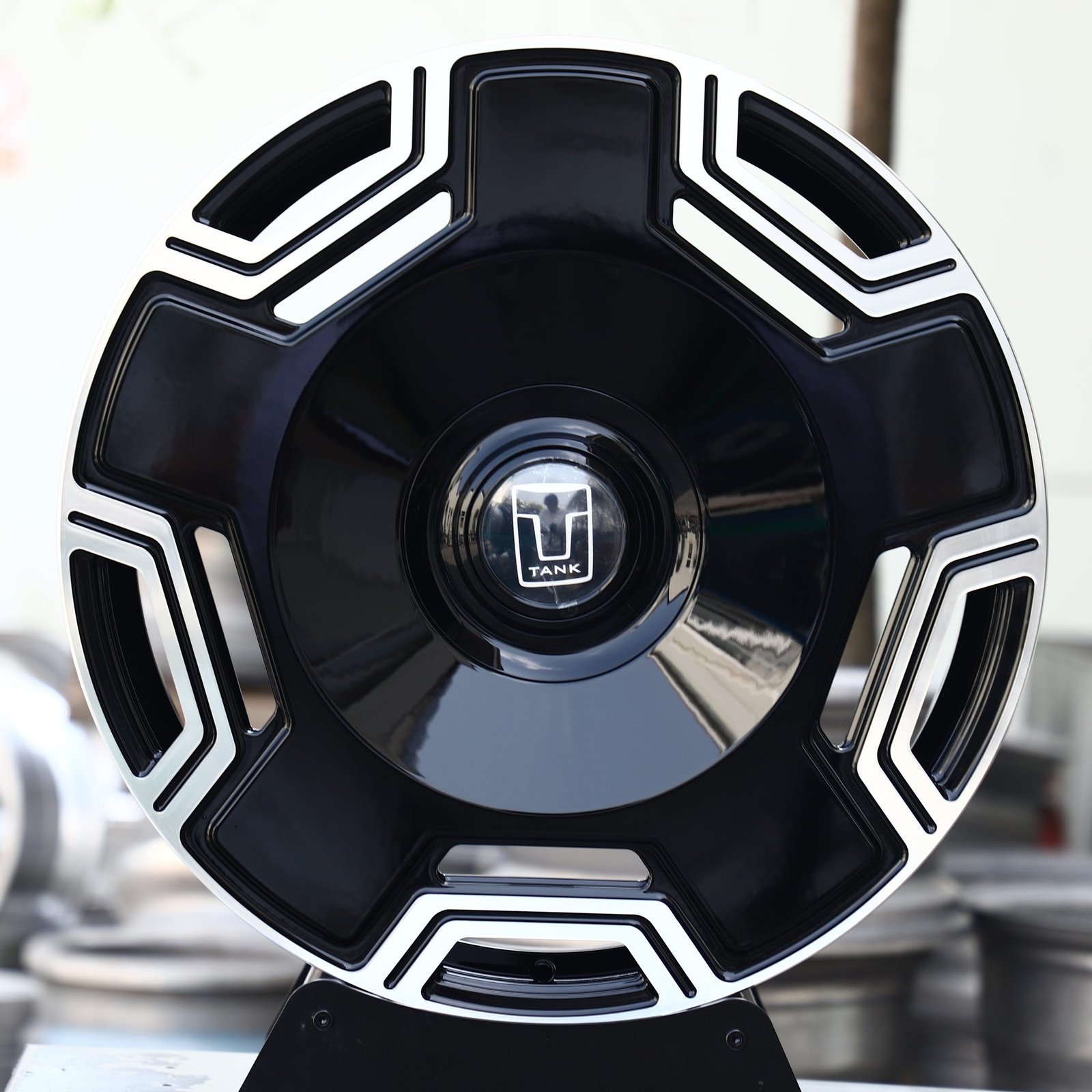 Tank 300 wheels – Gloss Black Machined Full-Face (Tank OEM-Style), front view