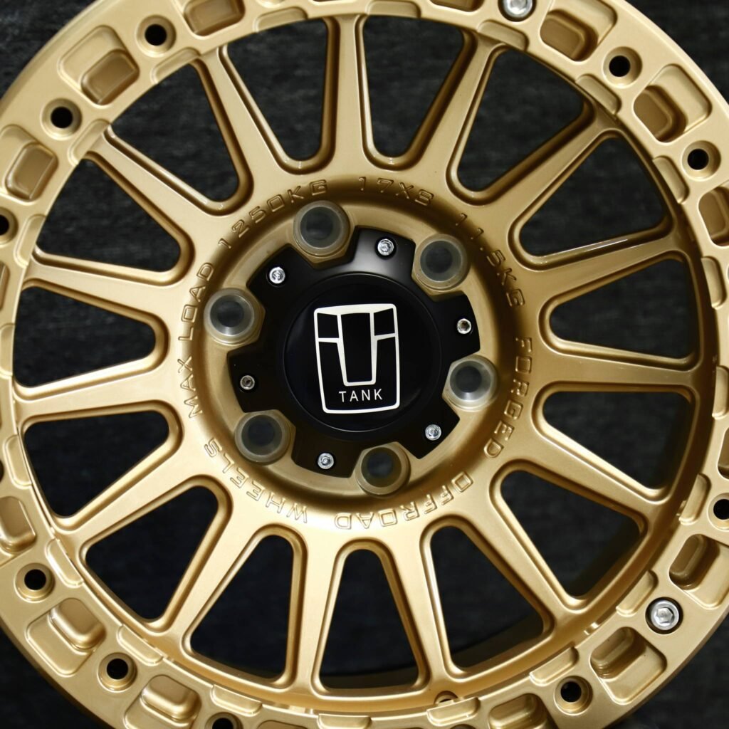 Tank 300 wheels – Bronze Gold, lip and barrel detail