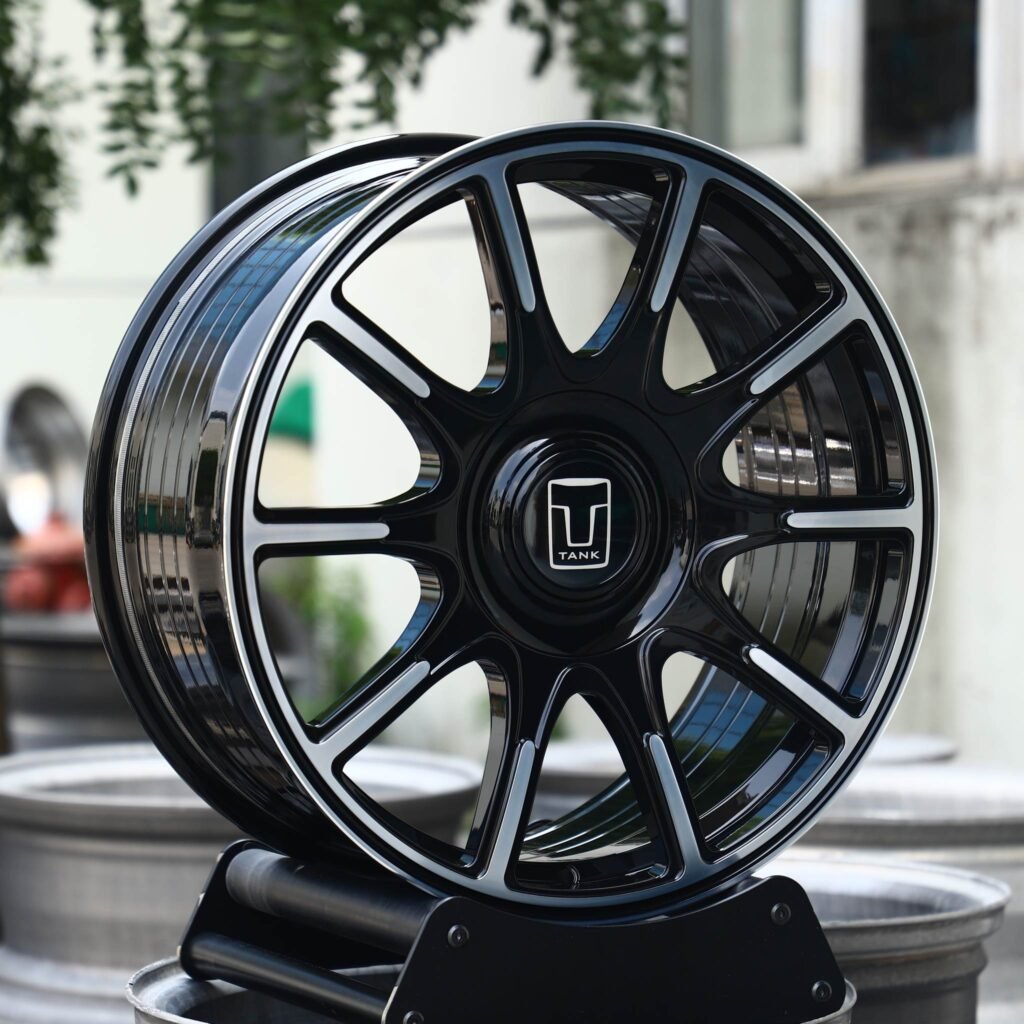 Tank 500 wheels – Custom Finish Machined Face, angled view