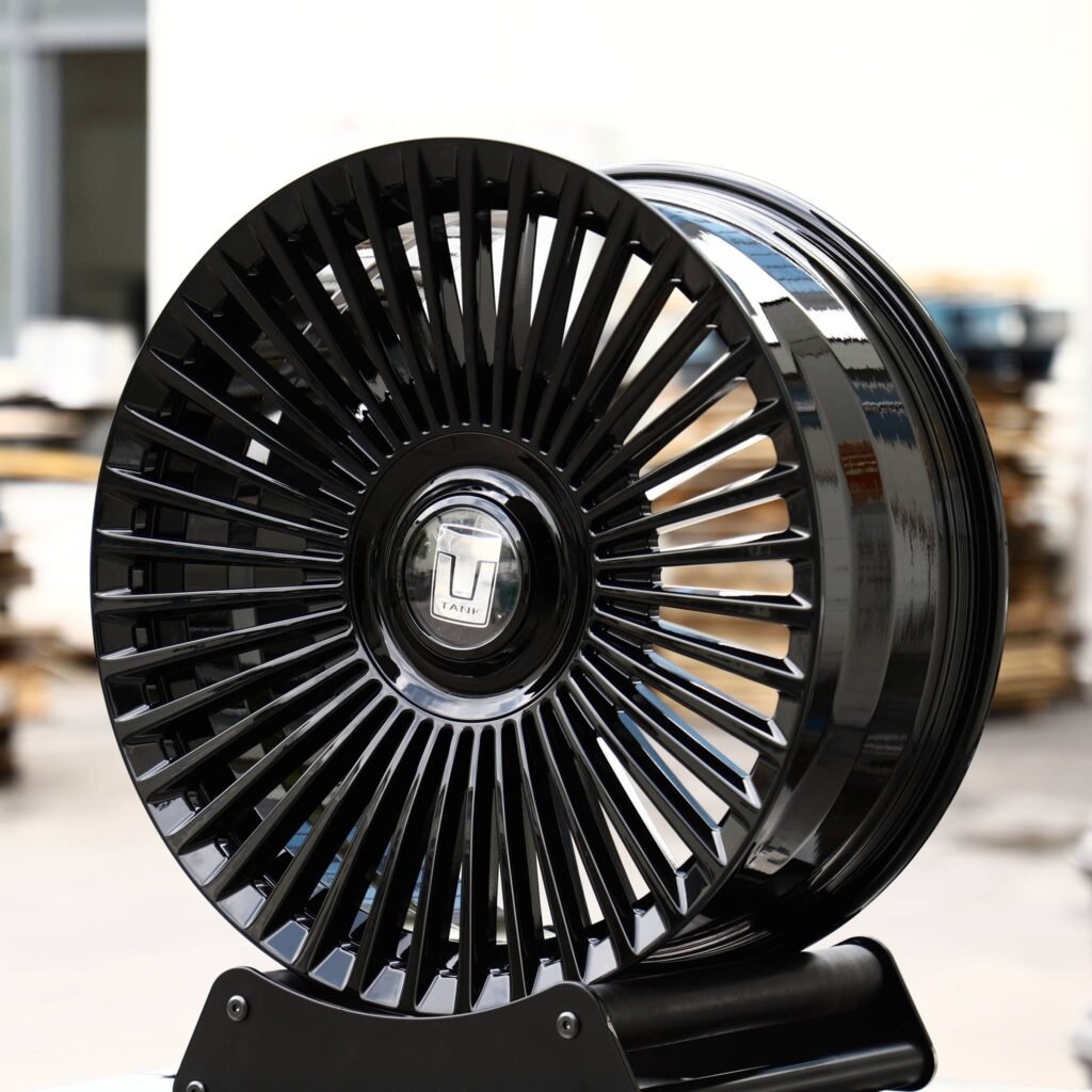 Tank 500 wheels – Custom Finish Multi-Spoke, angled view