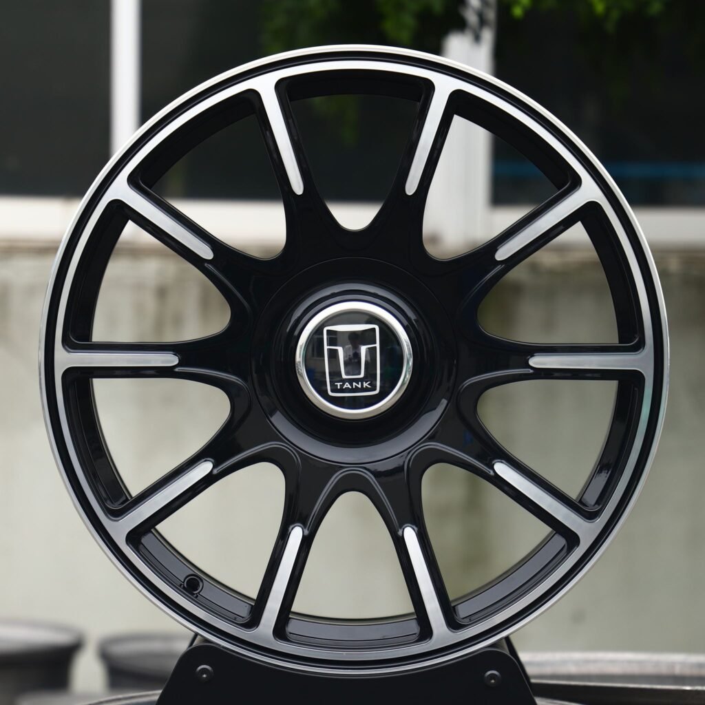 Tank 300 wheels – Gloss Black 10-Spoke, front view