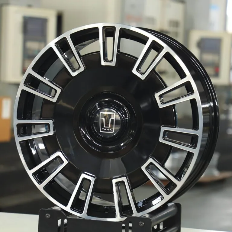 Tank 300 wheels – Gloss Black Multi-Spoke Machined Face, front view