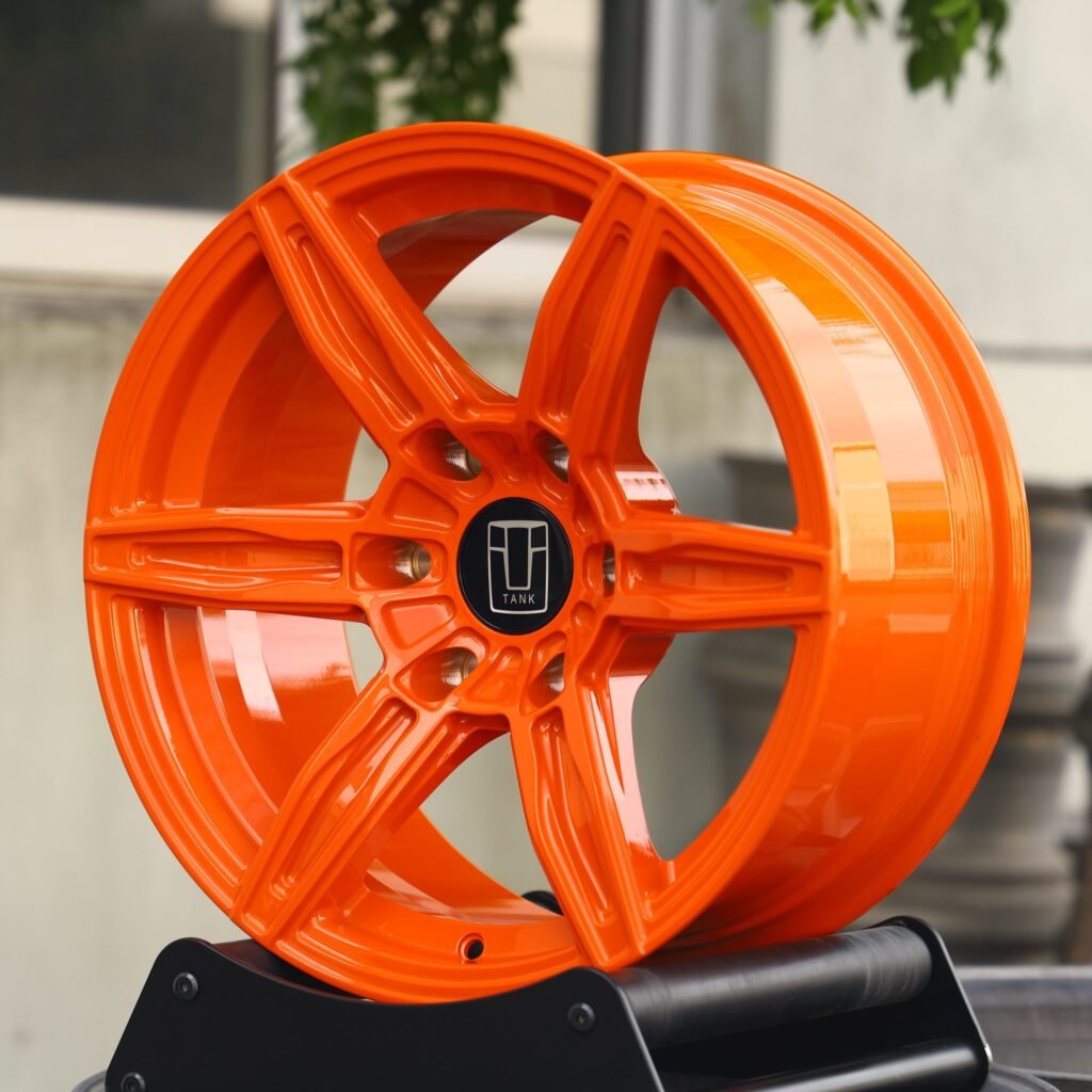 Tank 500 wheels – Orange Custom, angled view