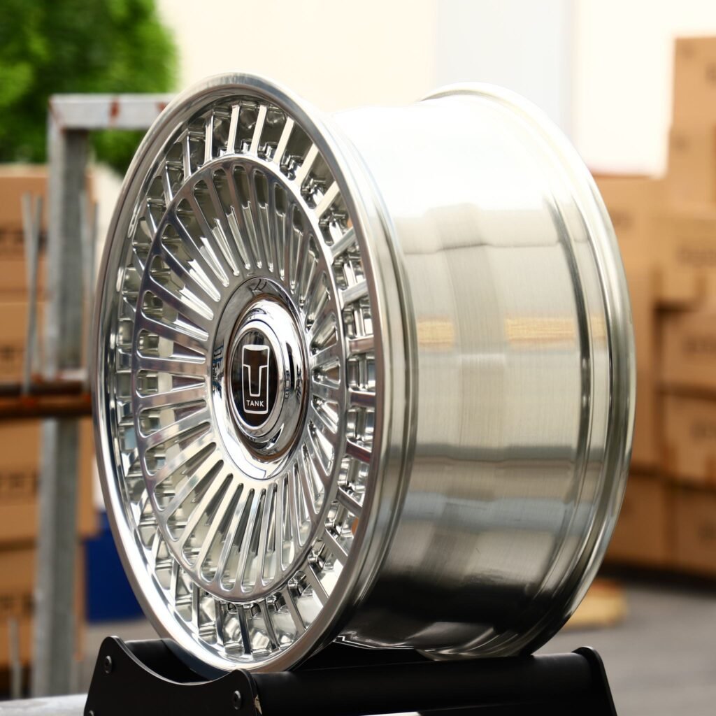 Tank 500 wheels – Silver Double Ring Lip, angled view