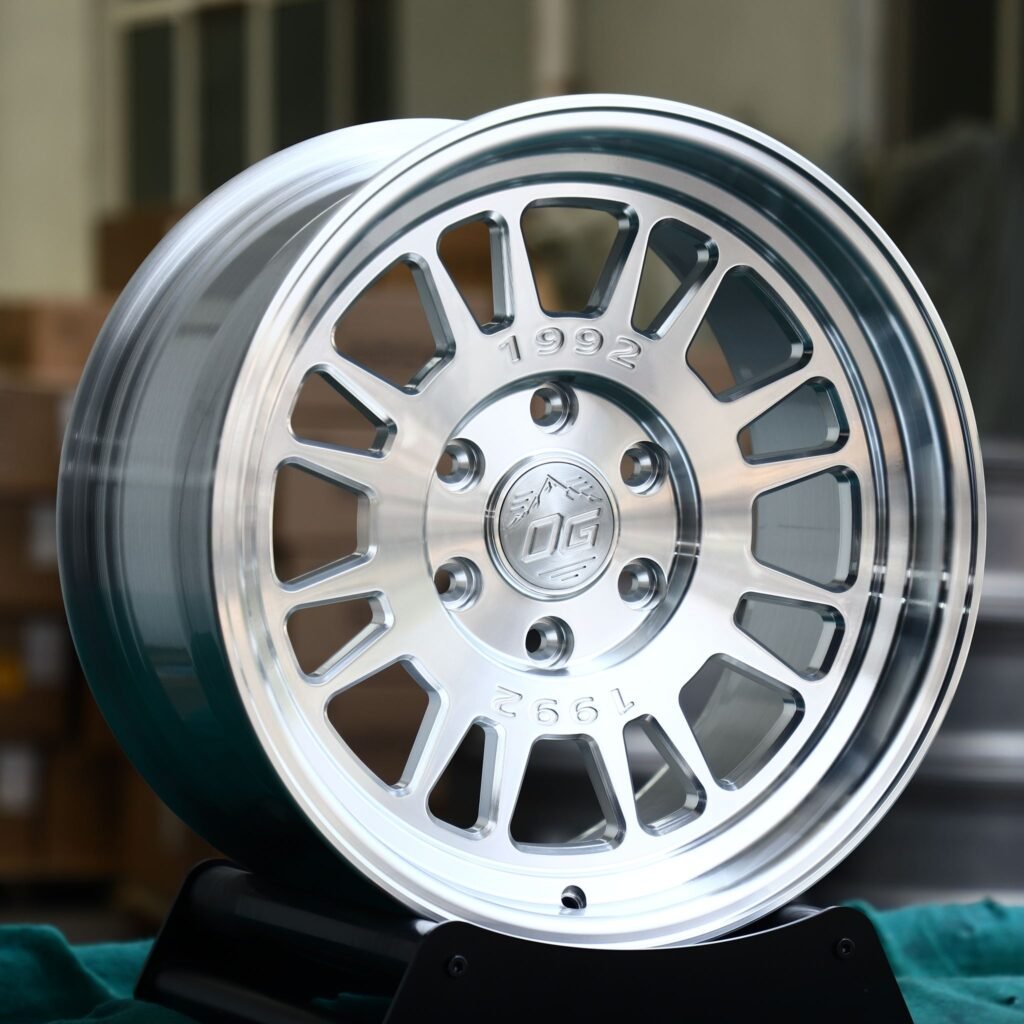 Toyota Tacoma wheels – Mirror Polished 15-Spoke, angled view