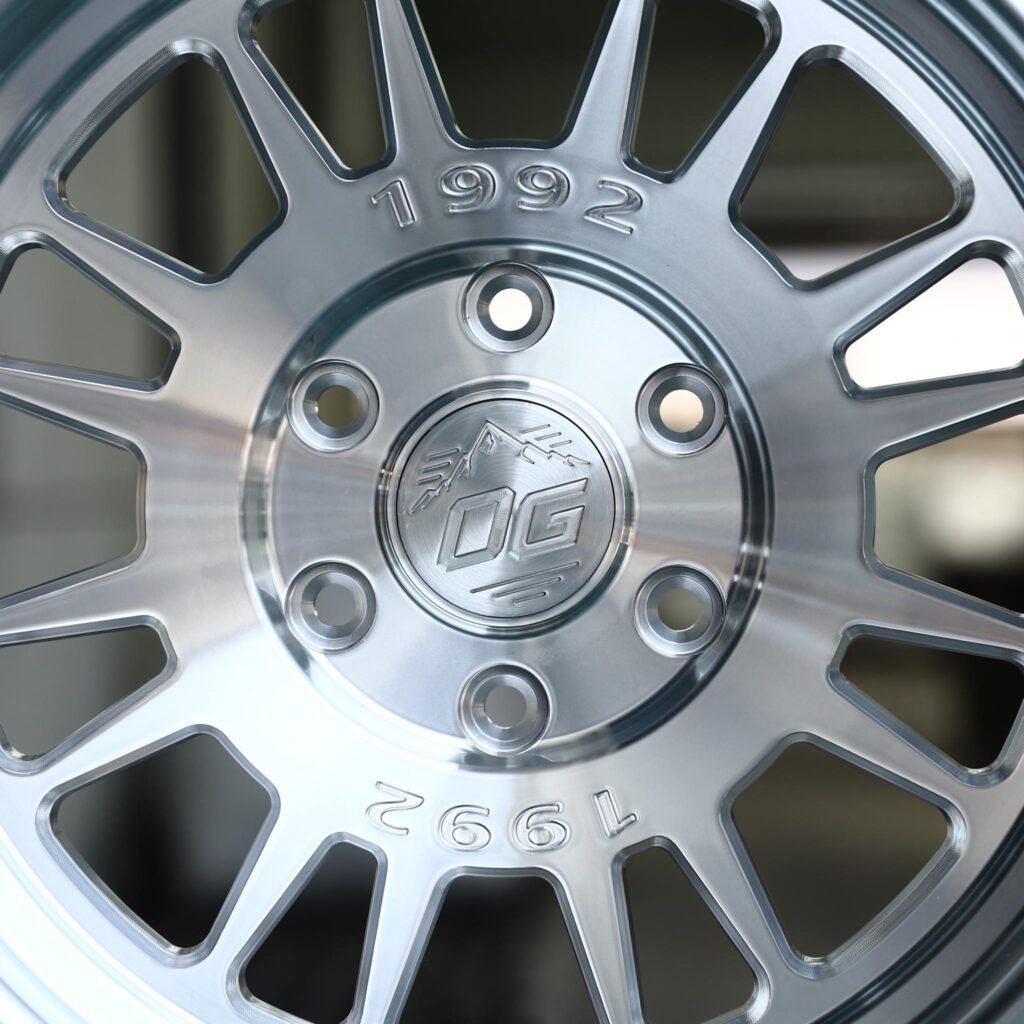 Chevrolet Silverado 1500 wheels – Mirror Polished 15-Spoke, lip and barrel detail
