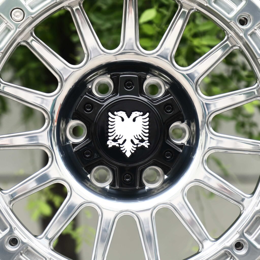 Toyota Tacoma wheels – Mirror Polished 15-Spoke Beadlock, lip and barrel detail