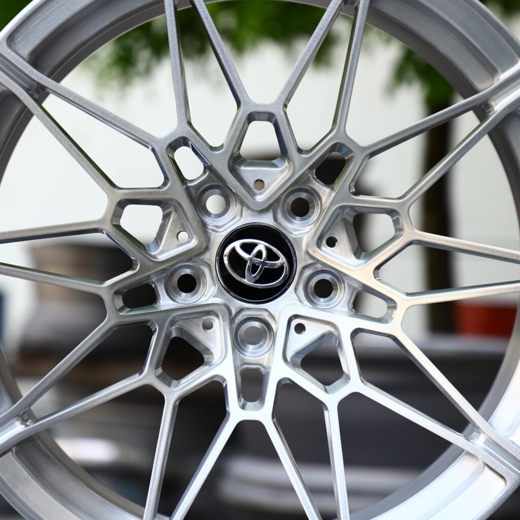 Toyota Camry wheels – Brushed Silver Mesh Multi-Spoke (Toyota OEM-Style), lip and barrel detail